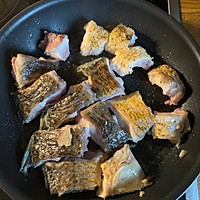 红烧鱼块（铁锅炖鱼）的做法图解2