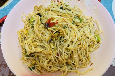 孜然辣酱爆炒金针菇