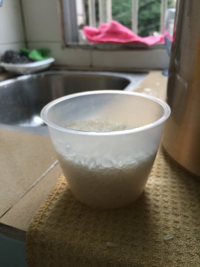 红薯大米粥的做法图解1