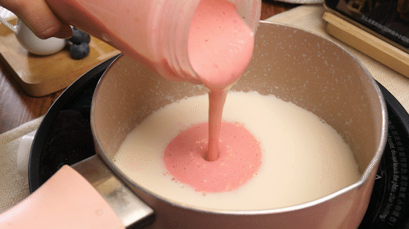 草莓酸奶慕斯蛋糕，无需烤箱！酸甜低脂又健康！的做法图解8