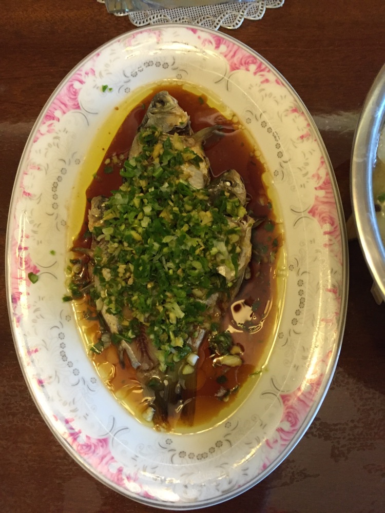 凉拌鲫鱼的做法图解1