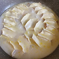 虾仁锅贴的做法图解6