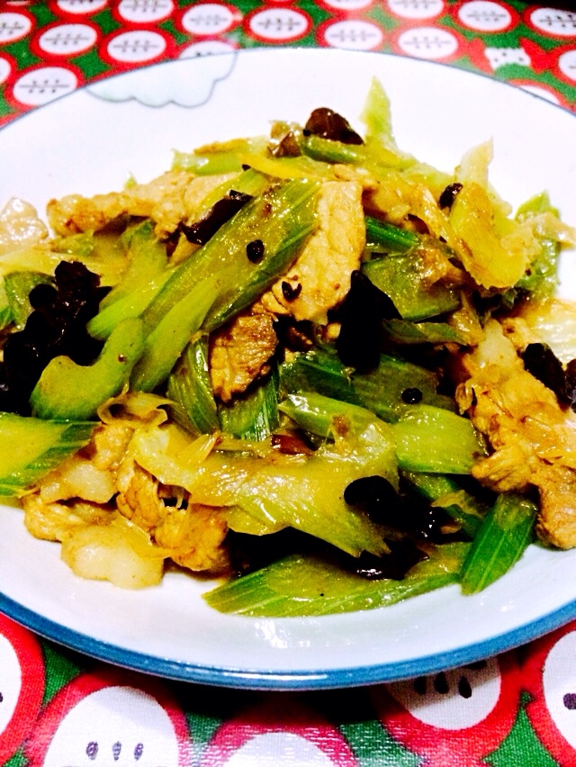 西芹木耳小炒肉-美味小炒