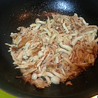 鸡肉蘑菇斜管面的做法图解7