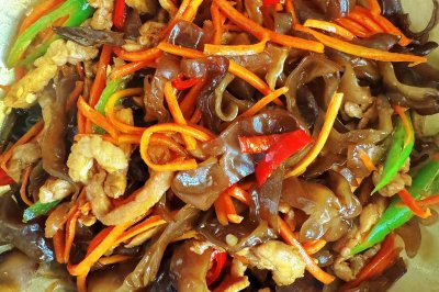 胡萝卜木耳炒肉丝