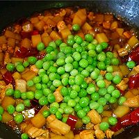 #金龙鱼橄榄油调和油520美食菜谱#超级下饭的豌豆炒三丁的做法图解7
