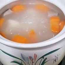 红萝卜山药煲瘦肉汤