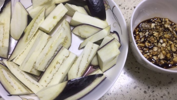 不加油的茄子
