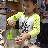 小小辰的面包路--挤挤双拼小餐包#有颜值的实力派#的做法图解1