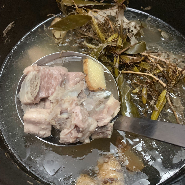 野生石橄榄排骨汤的做法
