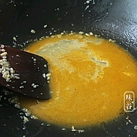 蒜香小龙虾炒饭的做法图解6