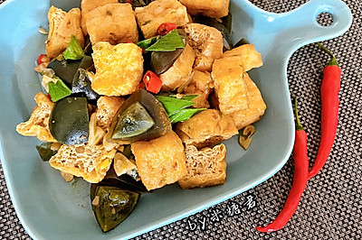 湘辣下饭菜：油豆腐烧皮蛋