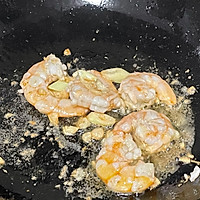 爽口好吃的西兰花炒青虾的做法图解4