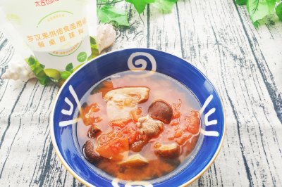 西红柿香菇蹄髈汤
