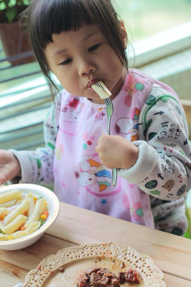 宝宝食谱之牛扒杂粮高汤通心粉的做法