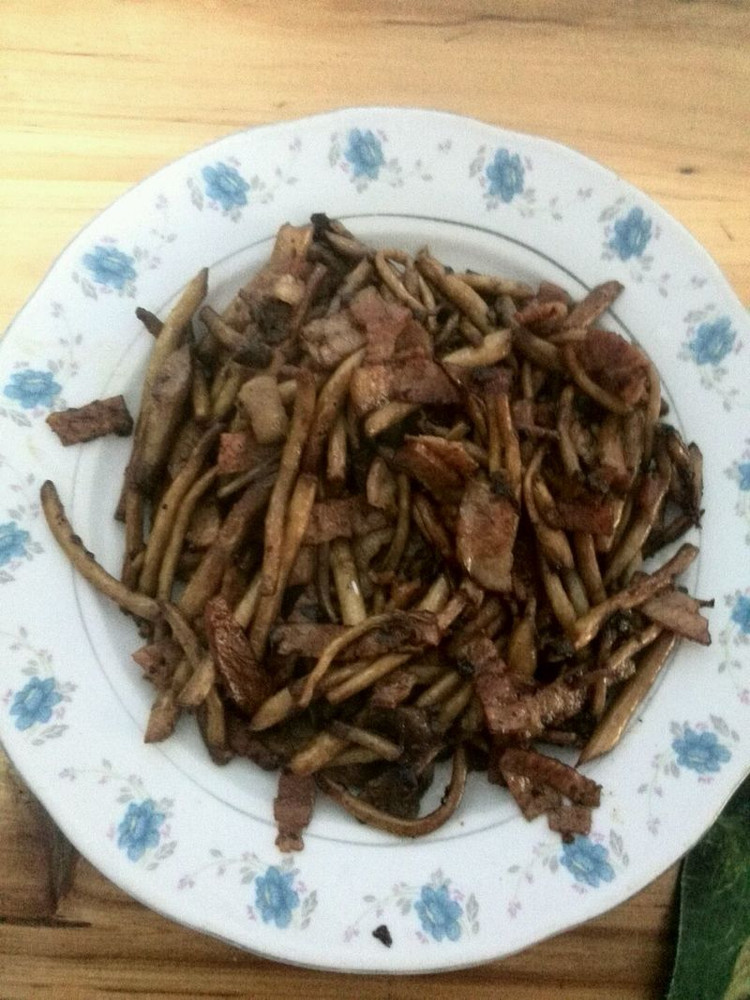 茶树菇炒培根的做法