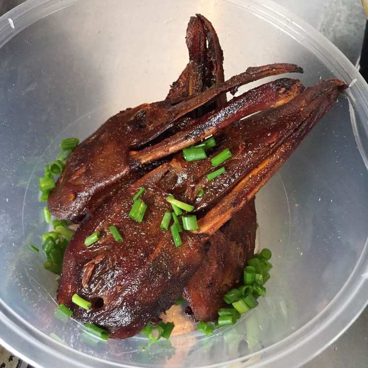 香酥鸭头的做法