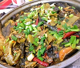 泥鳅炖酸菜莴苣的做法
