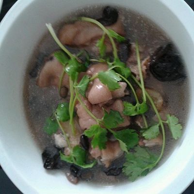 黑豆木耳炖猪脚