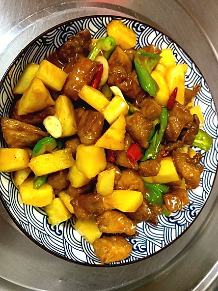 菠萝炒荔枝肉的做法
