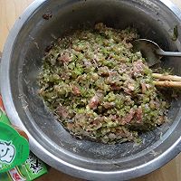 家乐浓汤宝试用之芹菜猪肉蒸饺的做法图解6
