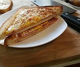 火腿煎蛋热三明治，学生党的早餐的做法