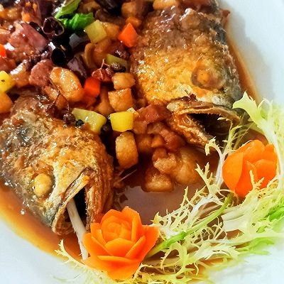 五花肉烧黄花鱼