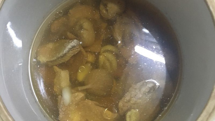 瘦肉炖鳄鱼干肉