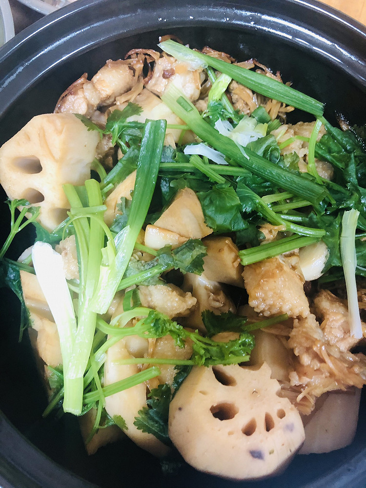 五花肉焖莲藕的做法
