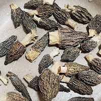 猪肚羊肚菌汤的做法图解2