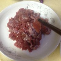 小炒黄牛肉的做法图解1