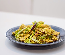 下饭神器|蒜苗滑蛋的做法