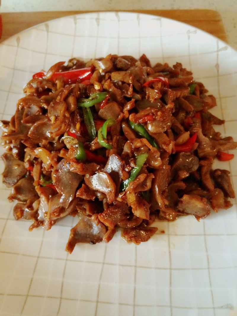 Stir fried chicken gizzards with spicy millet