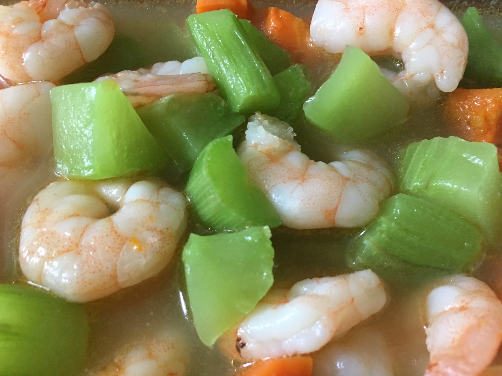 微波炉菜谱-胡萝卜莴笋烩虾仁