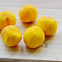 秋季纯天然甜品—糖水黄桃的做法图解2