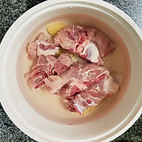 黄豆苦瓜排骨汤的做法图解2