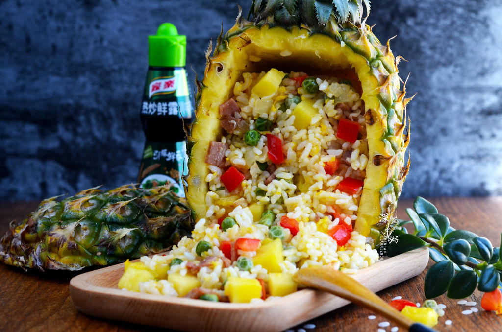 Fried rice with pineapple