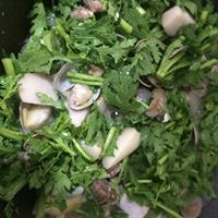 茼蒿蛤蜊焖芋头的做法图解6
