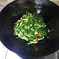 韭菜炒南瓜丝的做法图解7