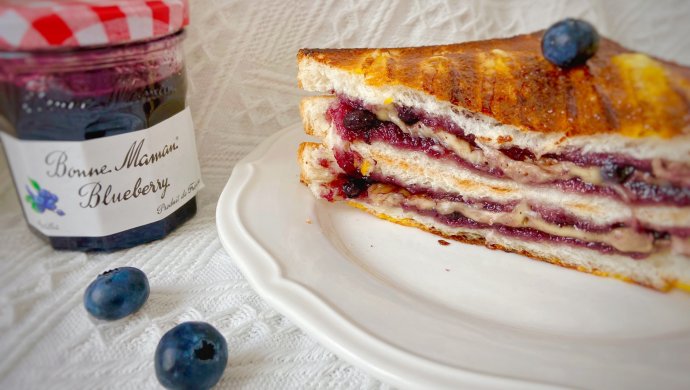 蓝莓乳酪吐司
