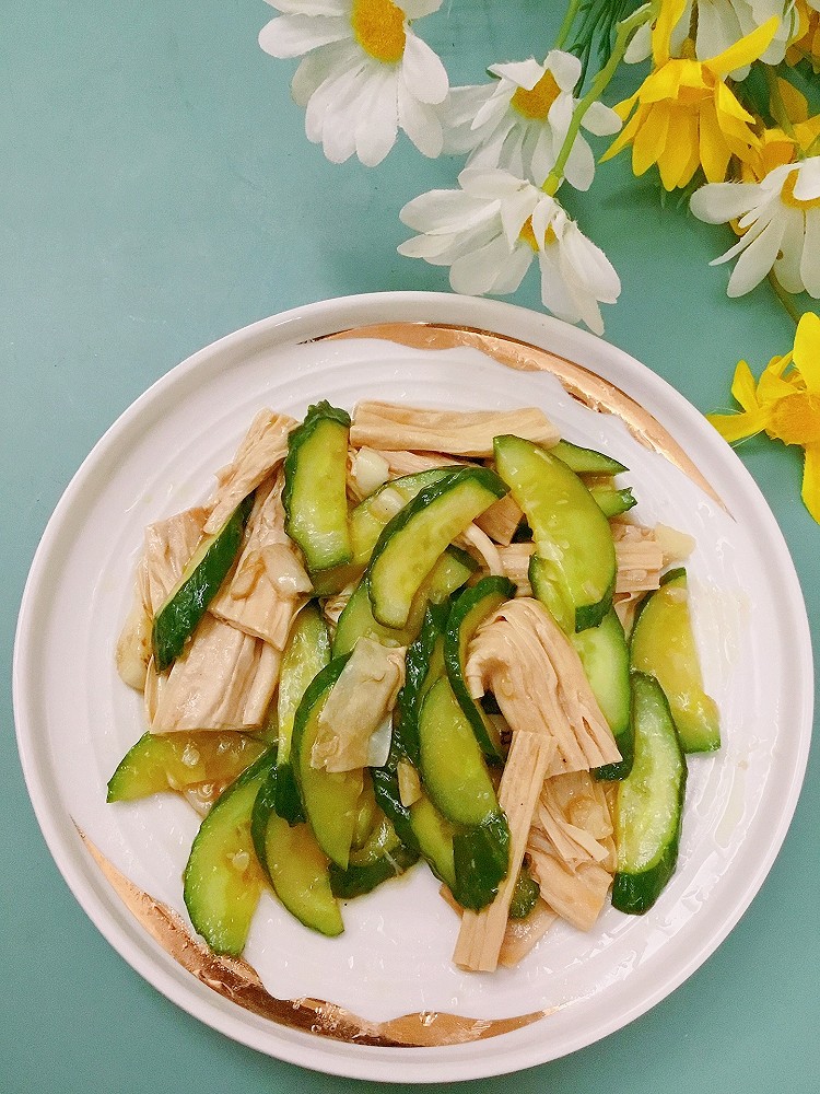青瓜炒腐竹的做法
