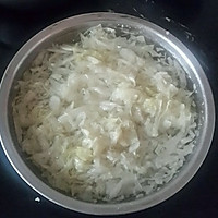 烫面南瓜酸菜包的做法图解2