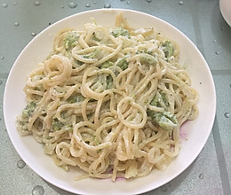 奶香西兰花土豆意面的做法