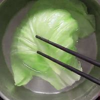 卷心菜包肉的做法图解1