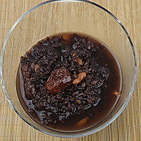黑米红枣粥的做法图解3
