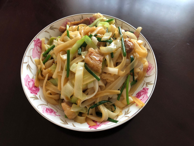 芽菜炒河粉的做法