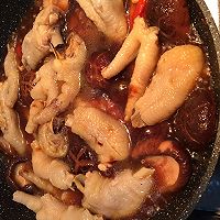 鸡脚香菇煲的做法图解14