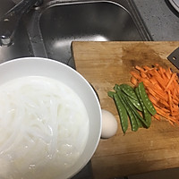 牛肉炒河粉的做法图解1