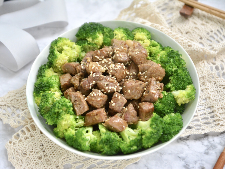 西兰花牛肉粒的做法