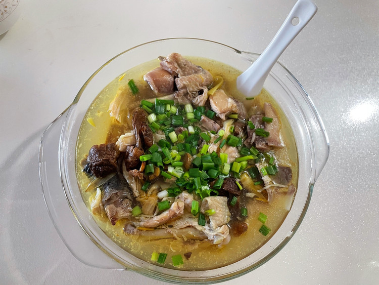 可以吃鸡肉的菌菇什锦鸡汤的做法